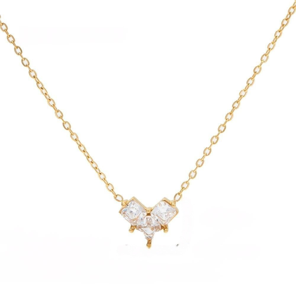 Stainless steel
Tarnish free & waterproof
Bow design
Bow: 12.5mm x 18mm
Weight: 3g
Choose your size
Available in gold & silver