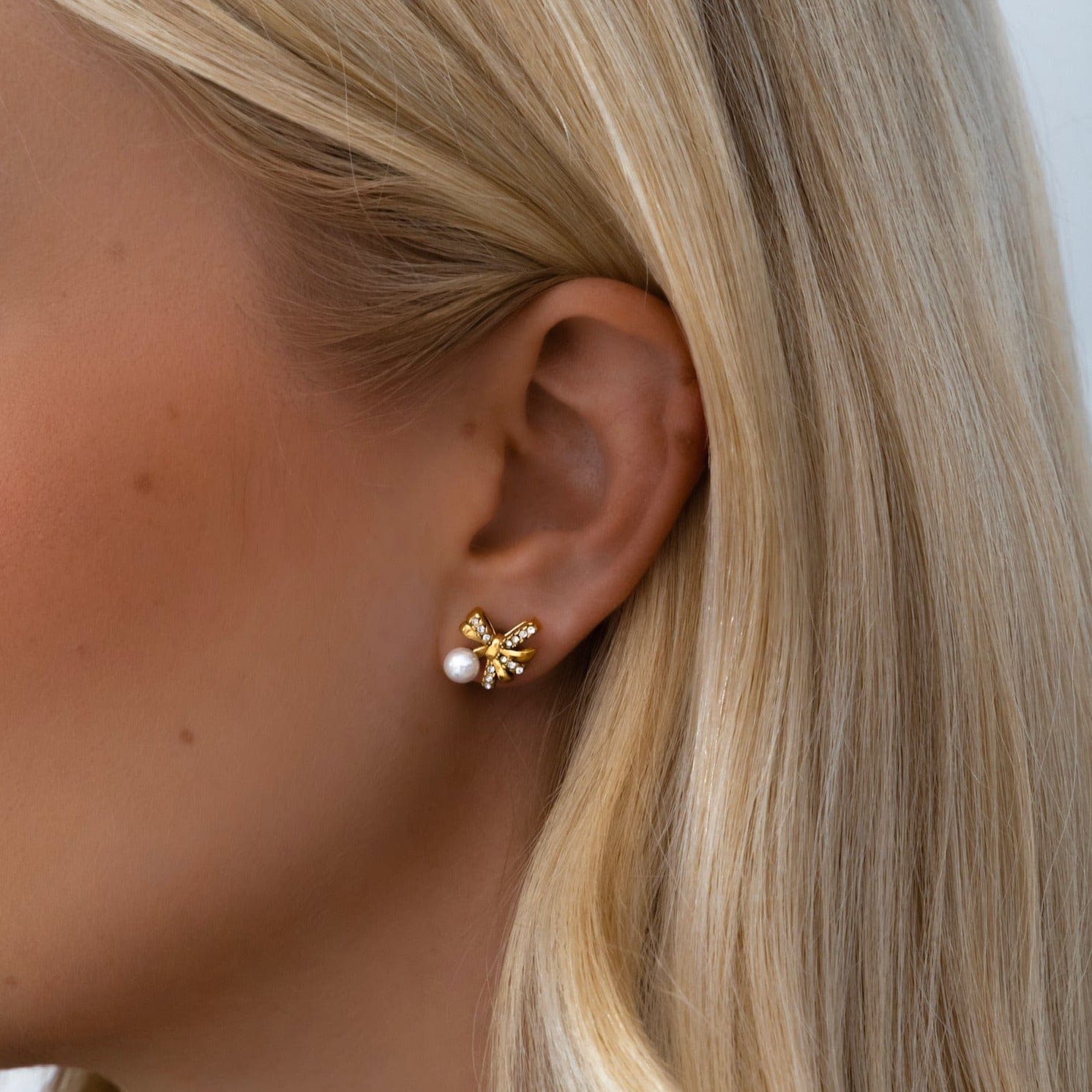 Miyan Bow Stud Earrings