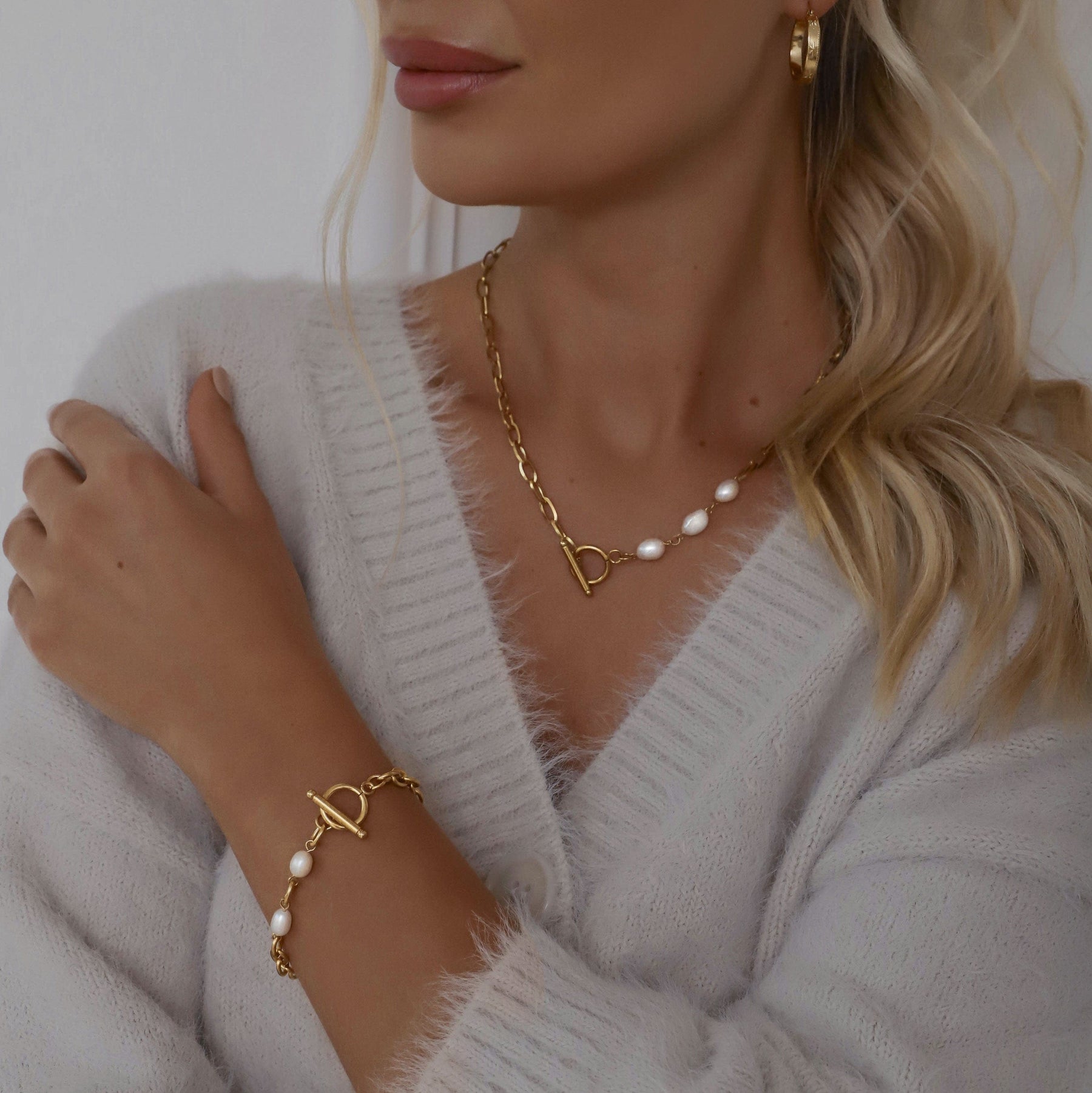 Sherbet Pearl TBar Necklace