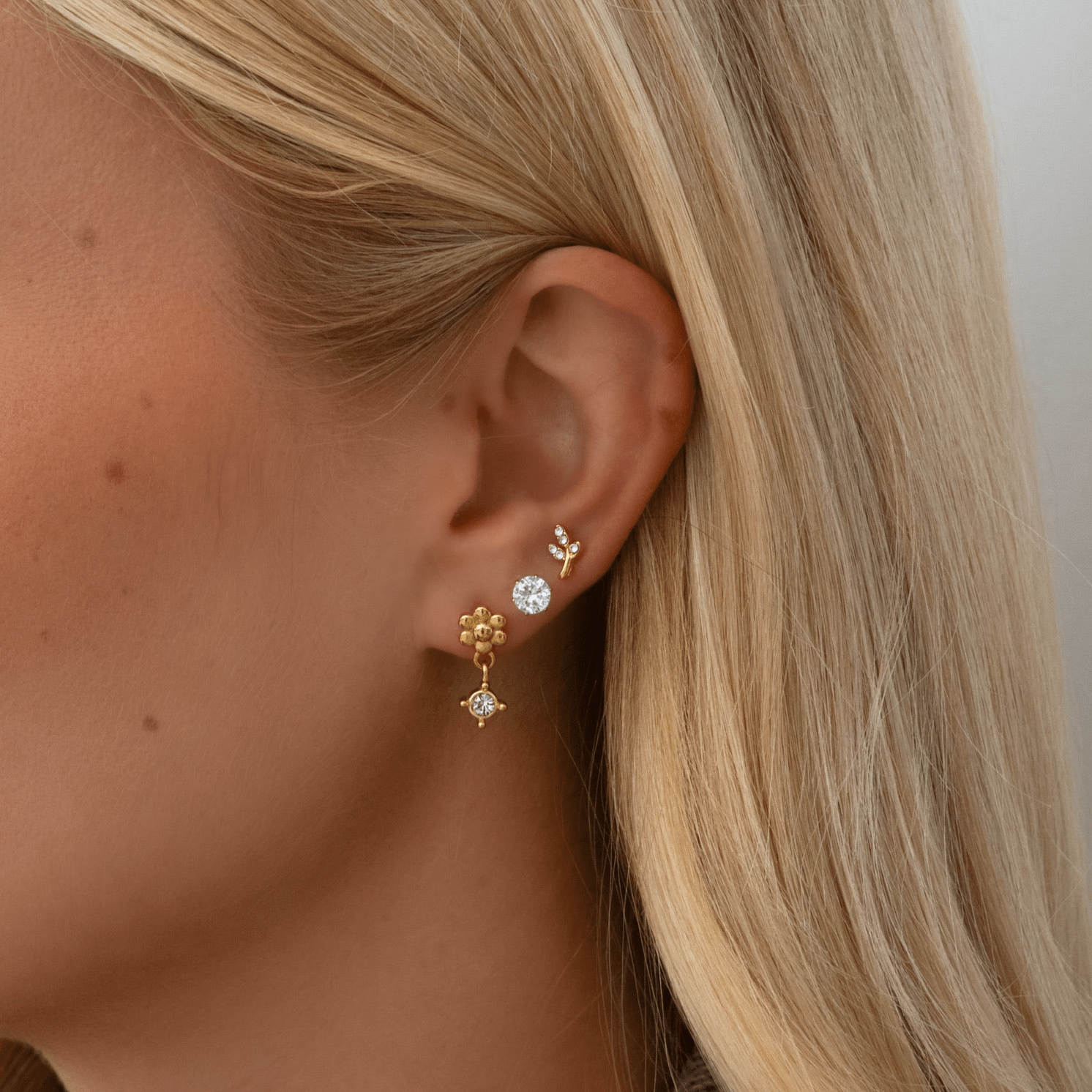 Elizabeth Stud Earrings