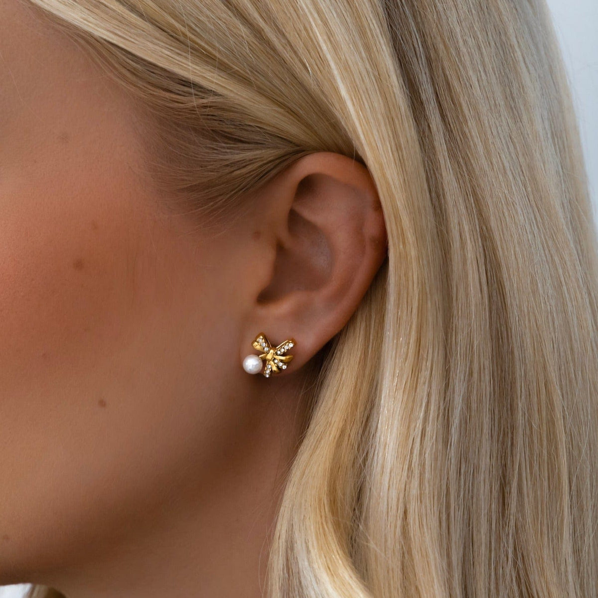 Miyan Bow Stud Earrings