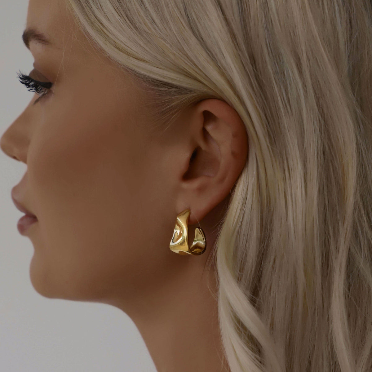 Tamara Hoop Earrings